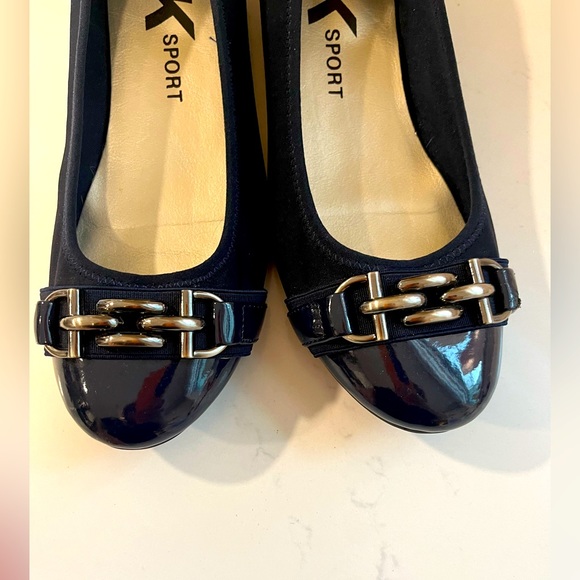 Anne Klein Flats-  71/2W   Navy - Picture 2 of 8